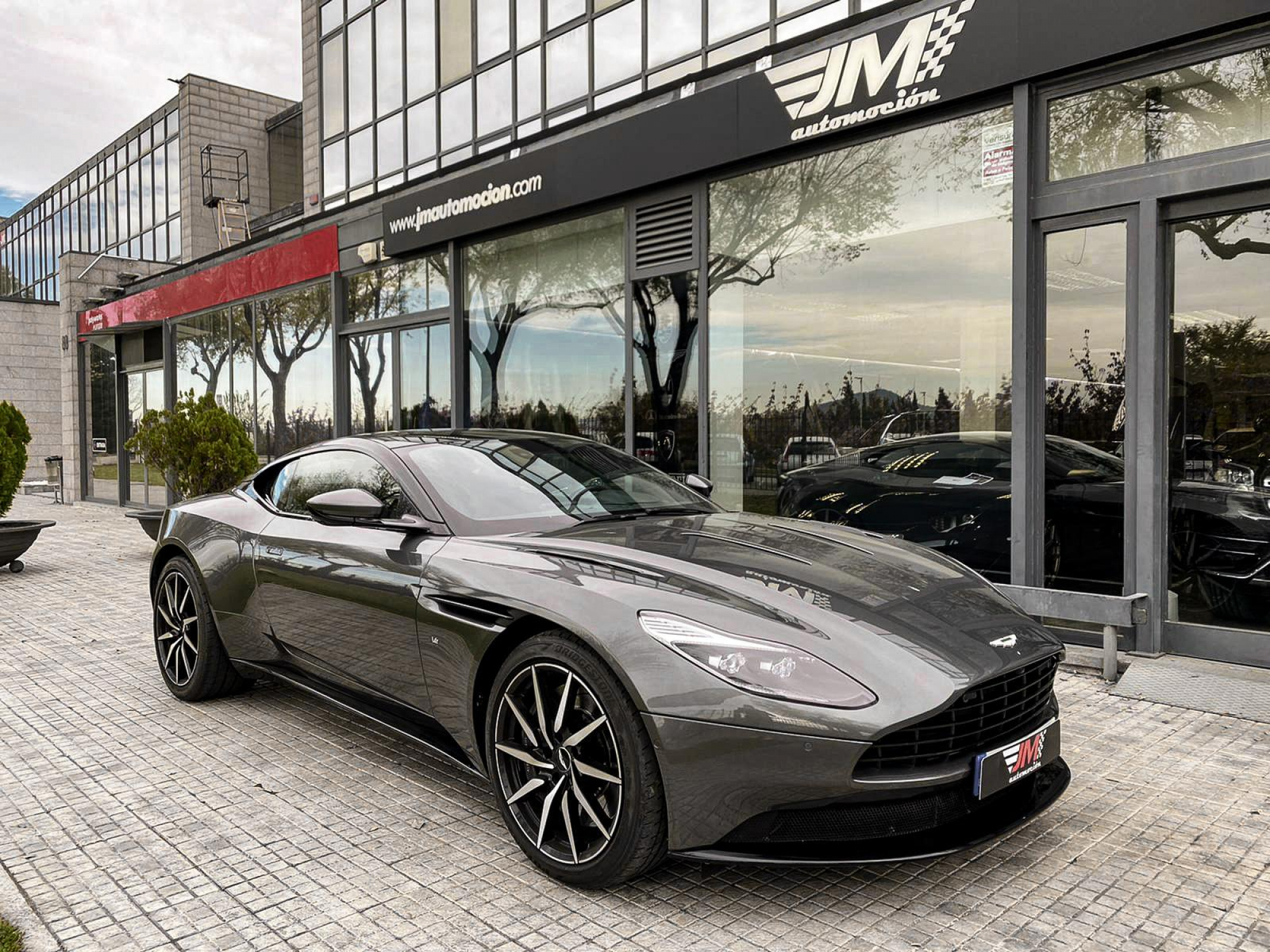 ASTON MARTIN DB11 COUPÉ V12 -IMPECABLE ESTADO-