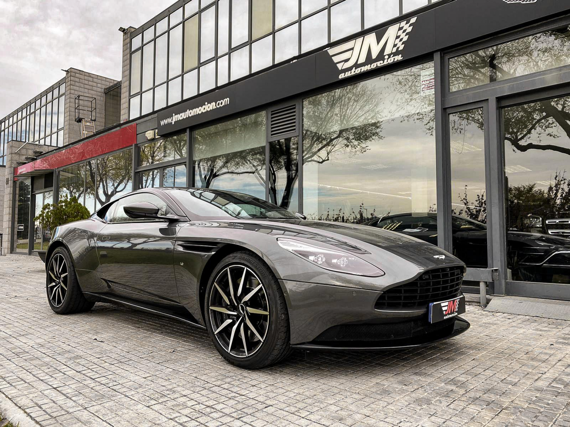 ASTON MARTIN DB11 COUPÉ V12 -IMPECABLE ESTADO-