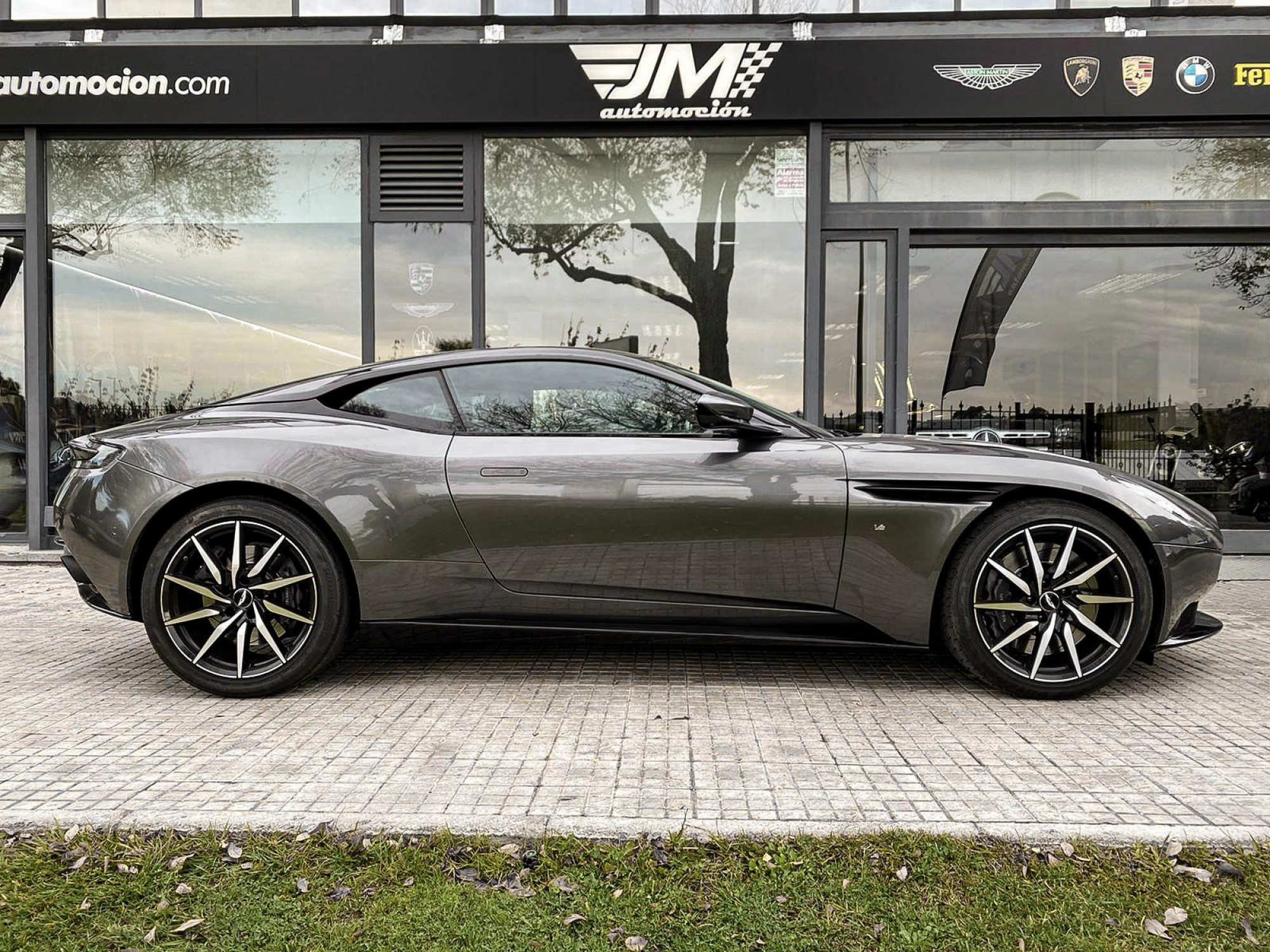 ASTON MARTIN DB11 COUPÉ V12 -IMPECABLE ESTADO-