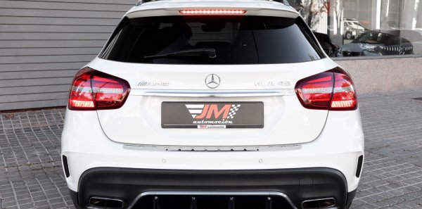 MERCEDES-BENZ GLA 45 AMG 4-MATIC 