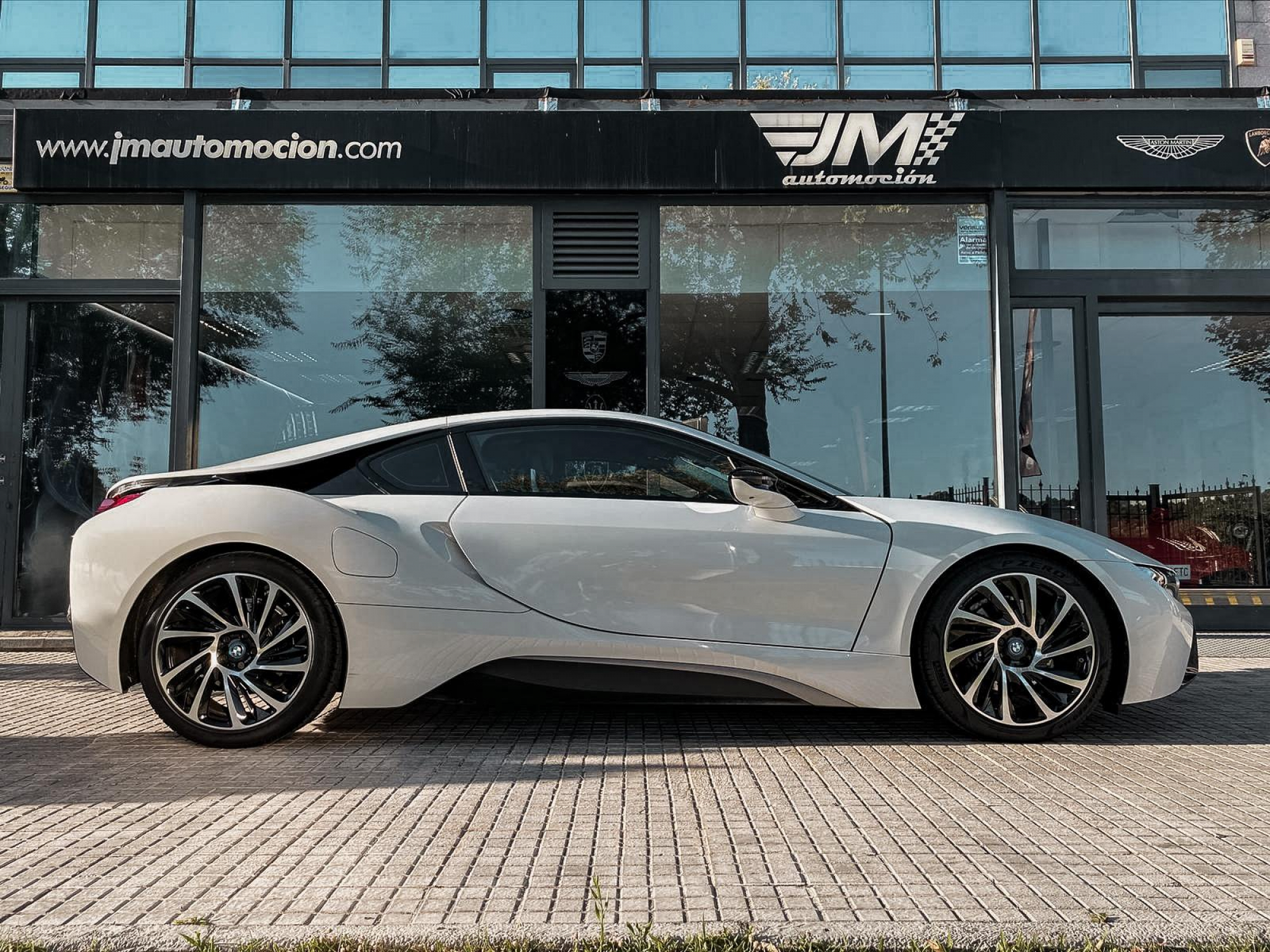 BMW I8 COUPÉ --IMPECABLE ESTADO--