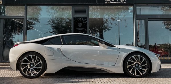 BMW I8 COUPÉ --IMPECABLE ESTADO--