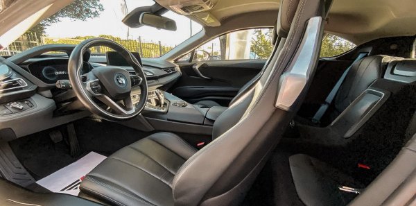 BMW I8 COUPÉ --IMPECABLE ESTADO--